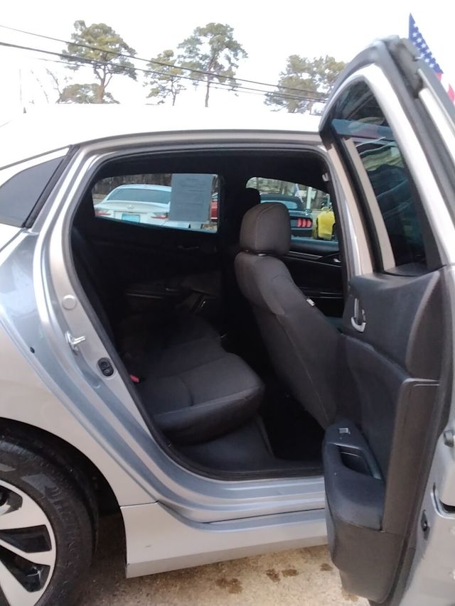 2018 Honda Civic Hatchback LX CVT - 22966769 - 11