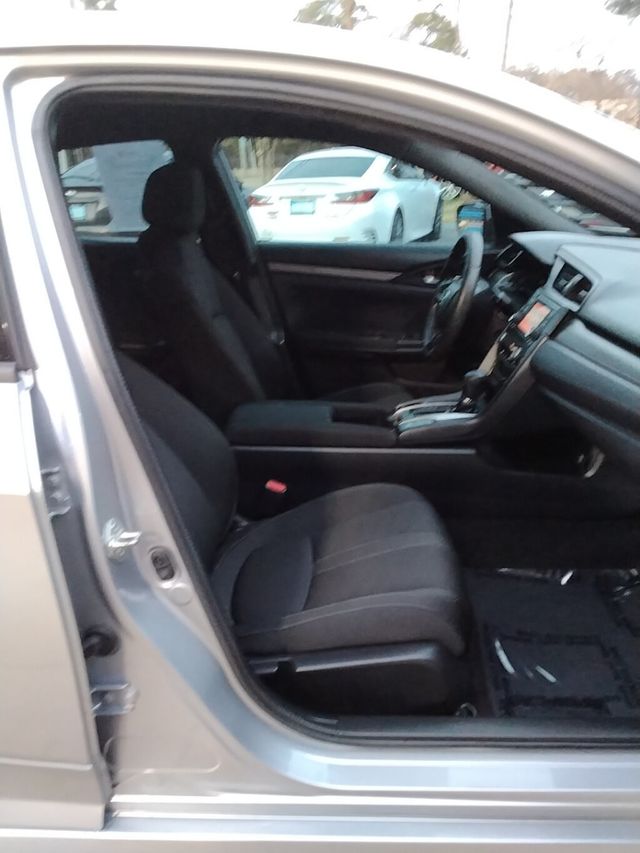 2018 Honda Civic Hatchback LX CVT - 22966769 - 12