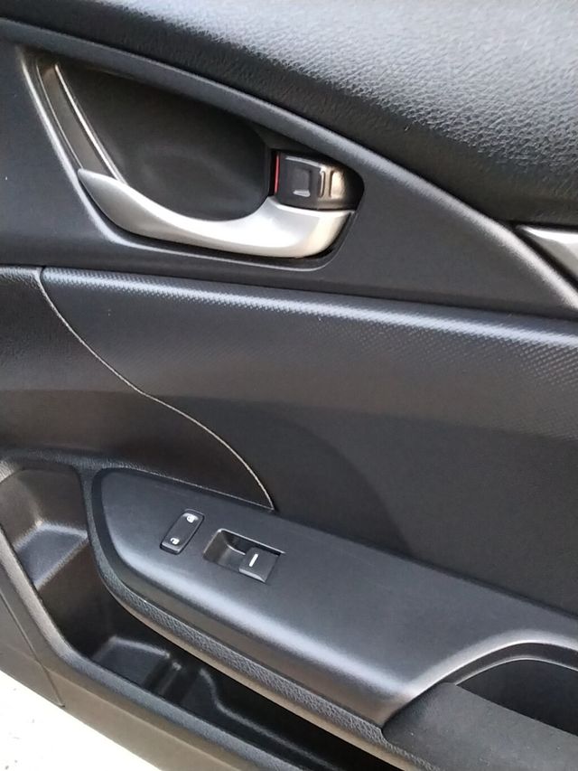 2018 Honda Civic Hatchback LX CVT - 22966769 - 14