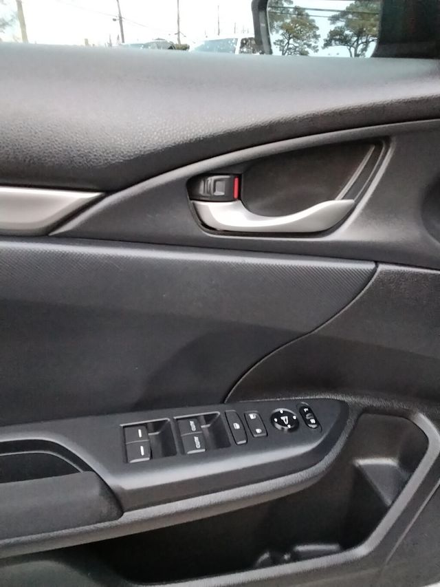 2018 Honda Civic Hatchback LX CVT - 22966769 - 15