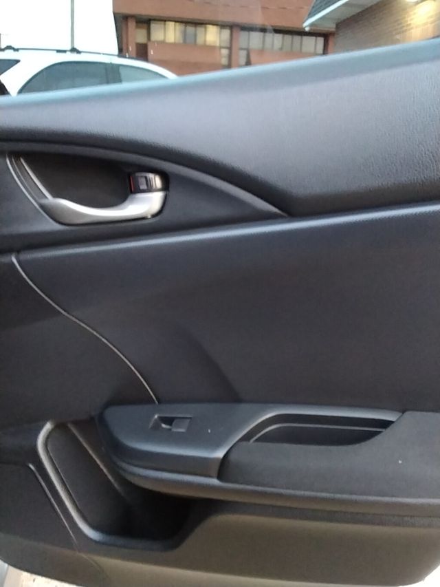 2018 Honda Civic Hatchback LX CVT - 22966769 - 17