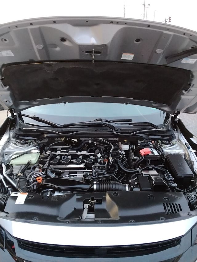 2018 Honda Civic Hatchback LX CVT - 22966769 - 18