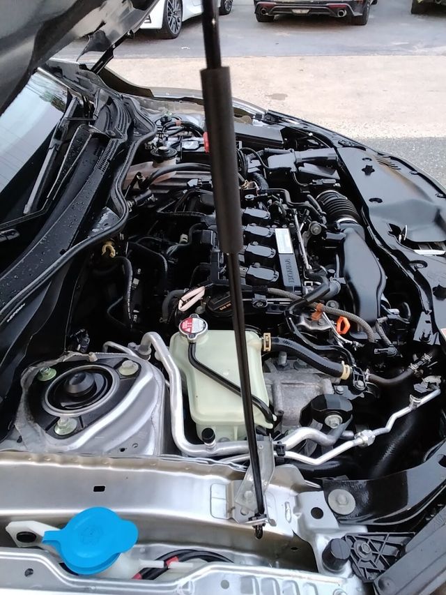 2018 Honda Civic Hatchback LX CVT - 22966769 - 19