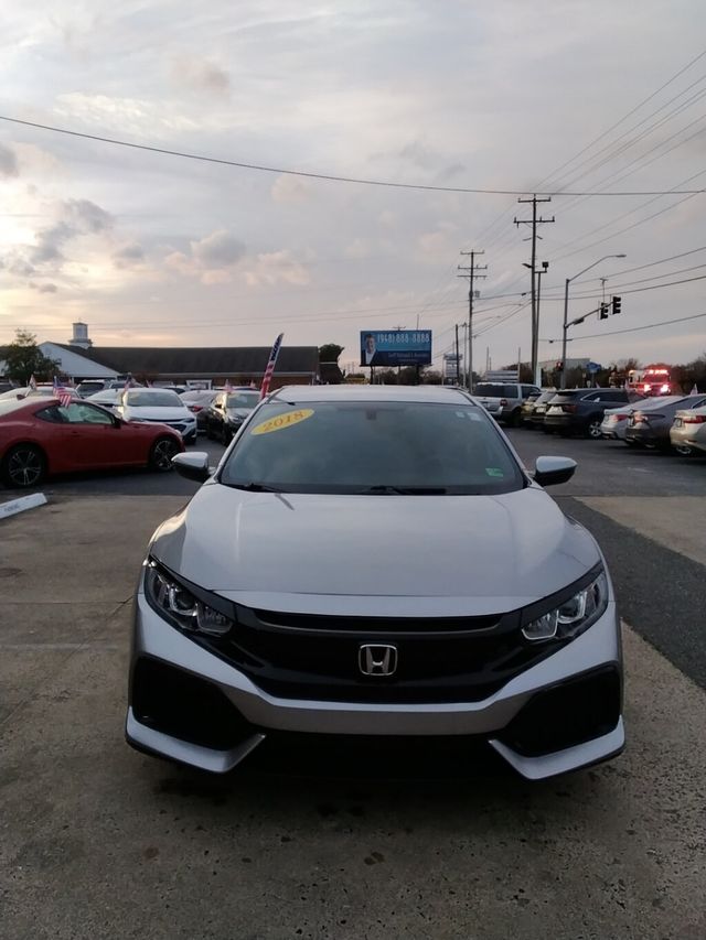 2018 Honda Civic Hatchback LX CVT - 22966769 - 4