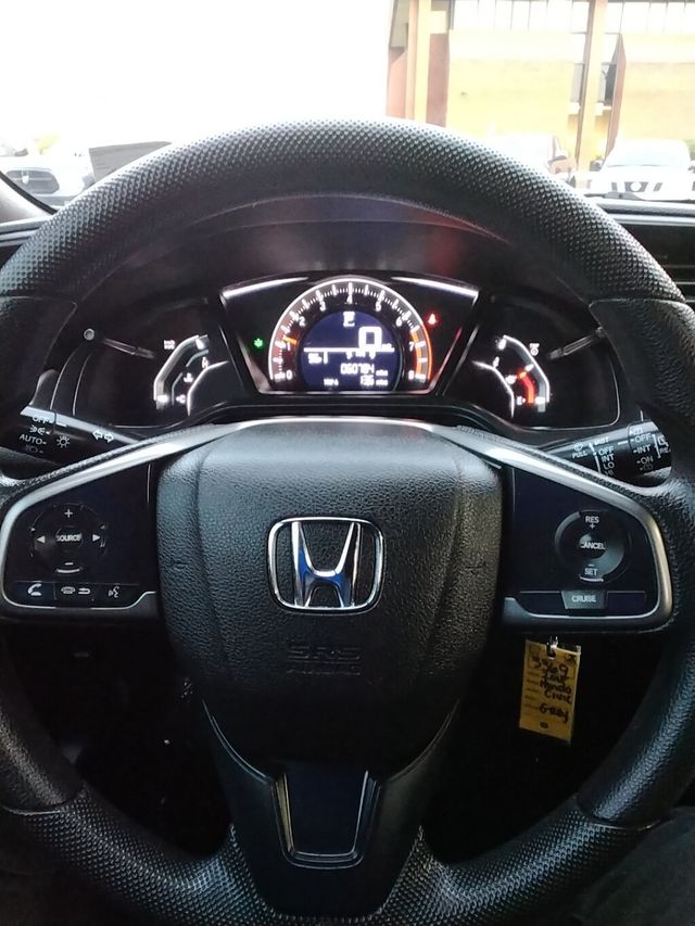 2018 Honda Civic Hatchback LX CVT - 22966769 - 5