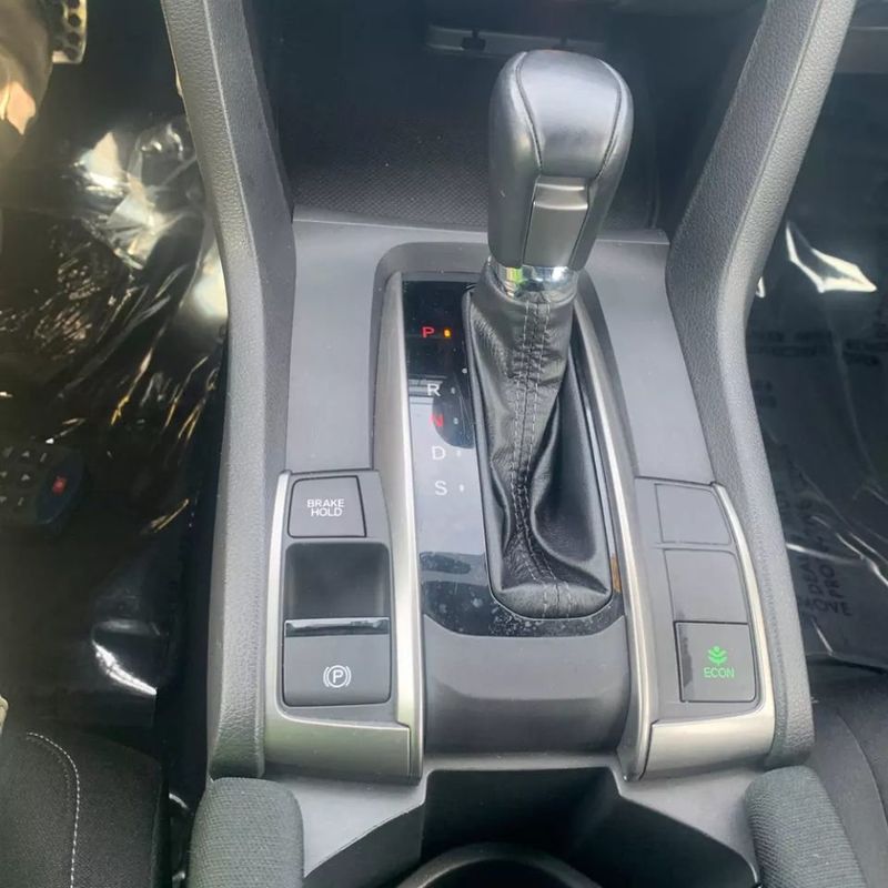 2018 Honda Civic Hatchback Sport CVT - 20664135 - 17