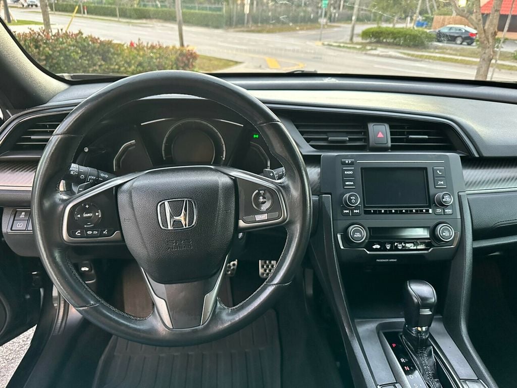2018 Honda Civic Hatchback Sport CVT - 22335091 - 9