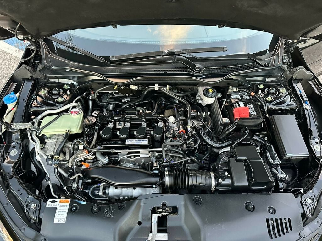2018 Honda Civic Hatchback Sport CVT - 22335091 - 10