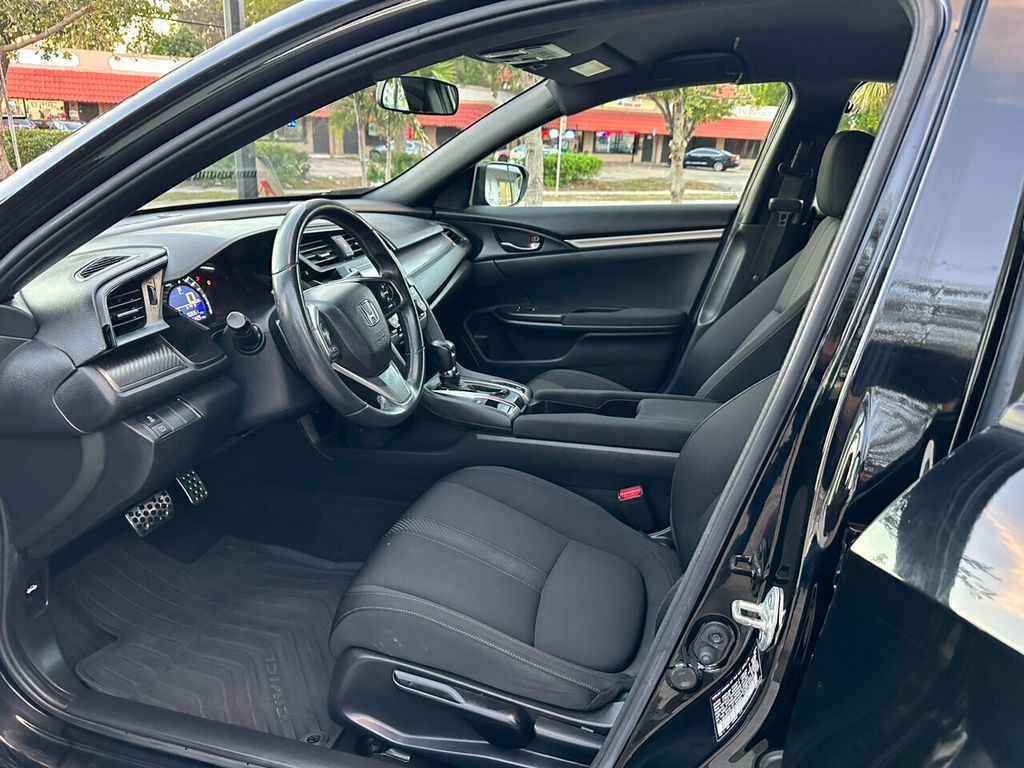 2018 Honda Civic Hatchback Sport CVT - 22335091 - 4