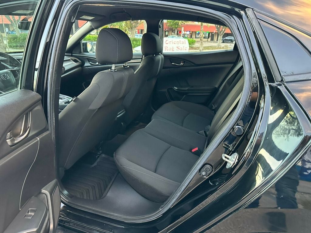 2018 Honda Civic Hatchback Sport CVT - 22335091 - 6