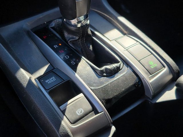 2018 Honda Civic Hatchback Sport Touring CVT - 22961608 - 32