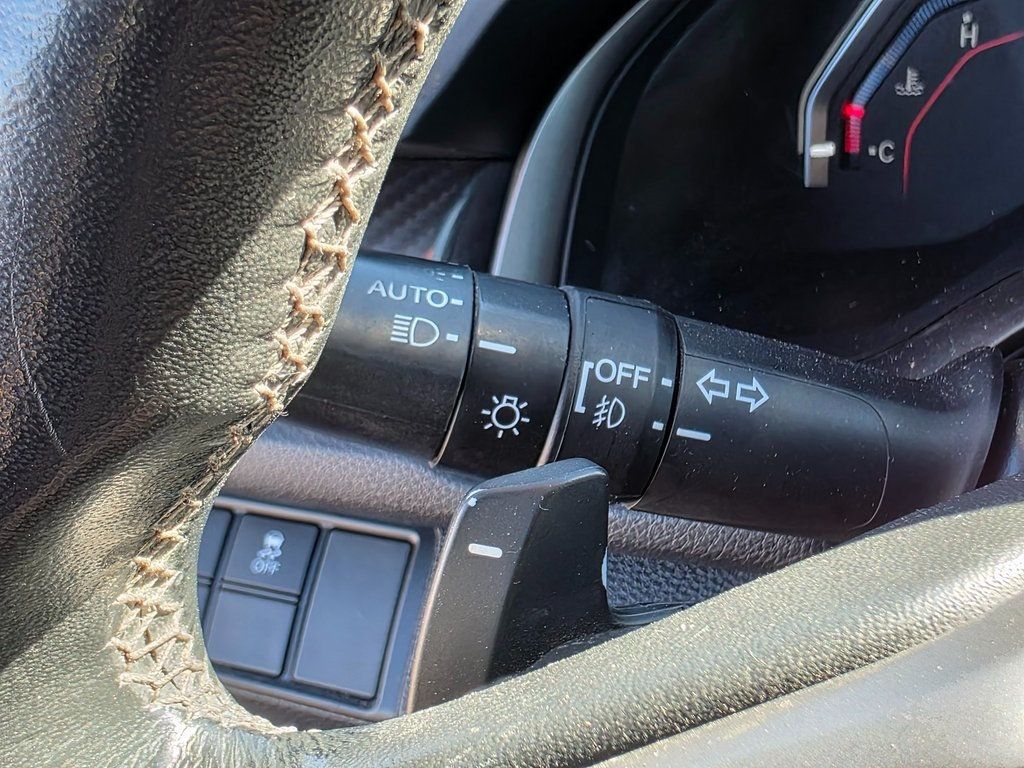 2018 Honda Civic Hatchback Sport Touring CVT - 22961608 - 36