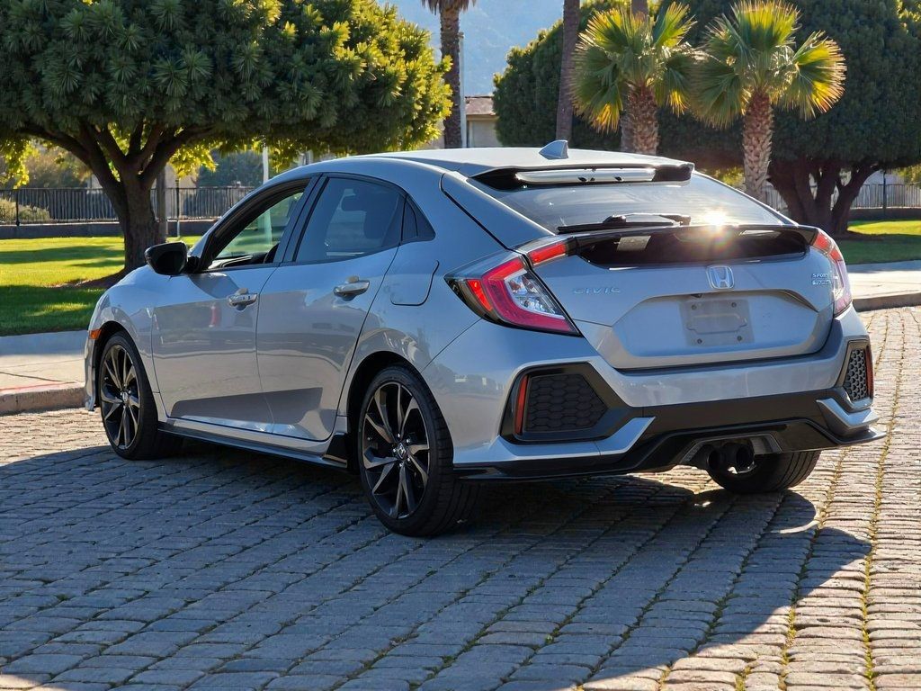 2018 Honda Civic Hatchback Sport Touring CVT - 22961608 - 4