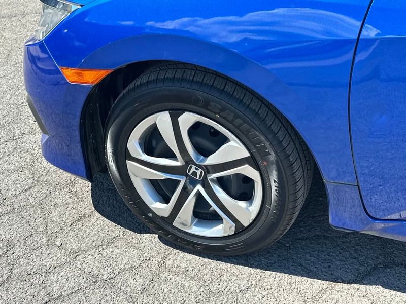 2018 Honda Civic Sedan LX CVT - 22922865 - 10