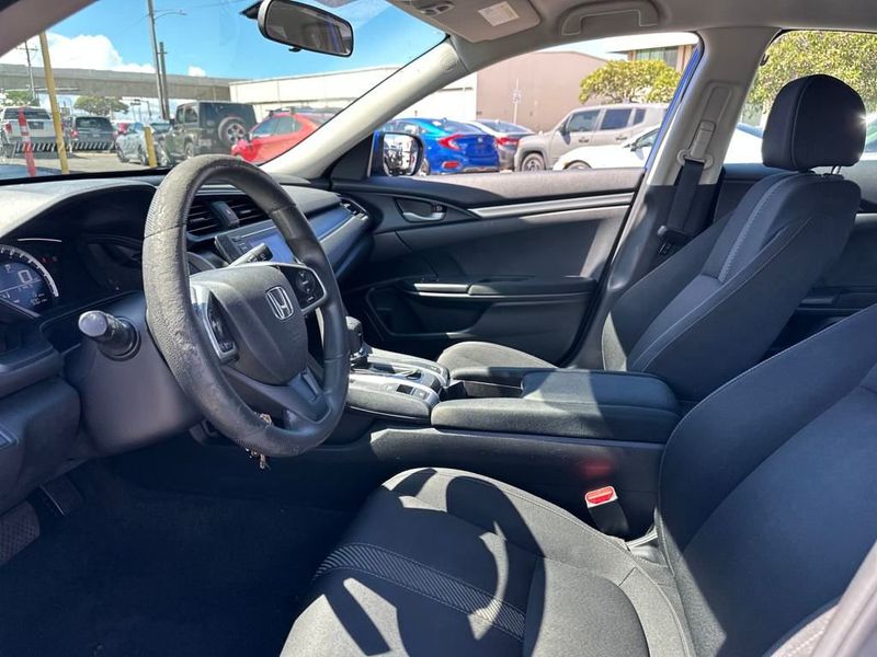 2018 Honda Civic Sedan LX CVT - 22922865 - 11