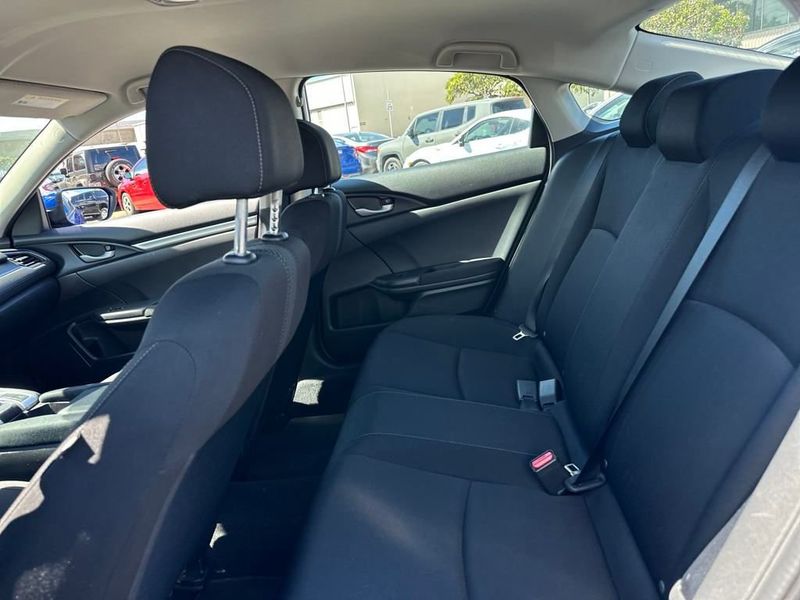 2018 Honda Civic Sedan LX CVT - 22922865 - 13