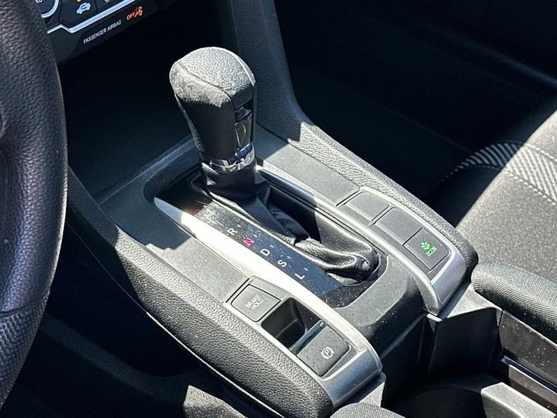 2018 Honda Civic Sedan LX CVT - 22922865 - 17