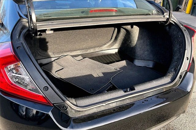 2018 Honda Civic Sedan LX CVT - 22924635 - 32