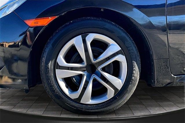 2018 Honda Civic Sedan LX CVT - 22924635 - 33