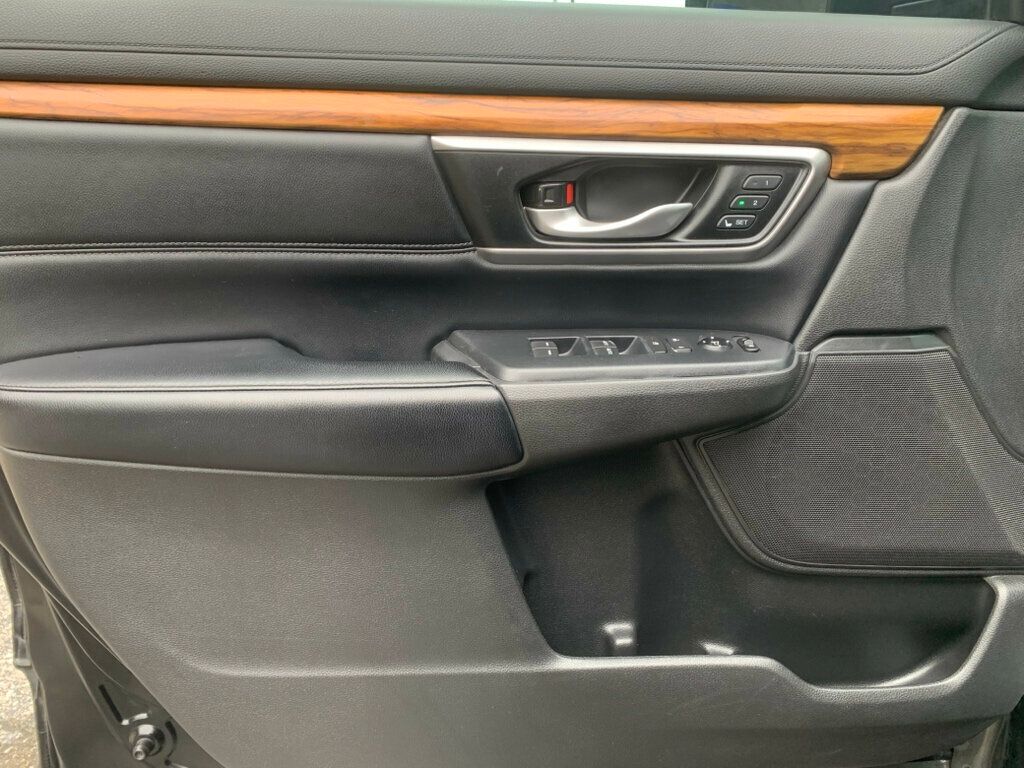 2018 Honda CR-V Touring photo 4