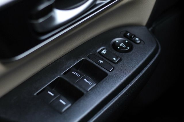 2018 Honda CR-V TOURING W/ NAVIGATION. LEATHER, MOONROOF NEW TIRES - 22947052 - 19