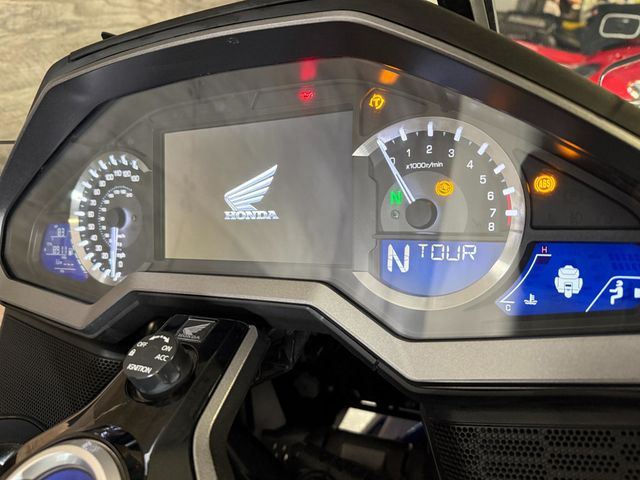 2018 Honda GL1800 Goldwing Tour DCT LOW MILES! - 23006450 - 9