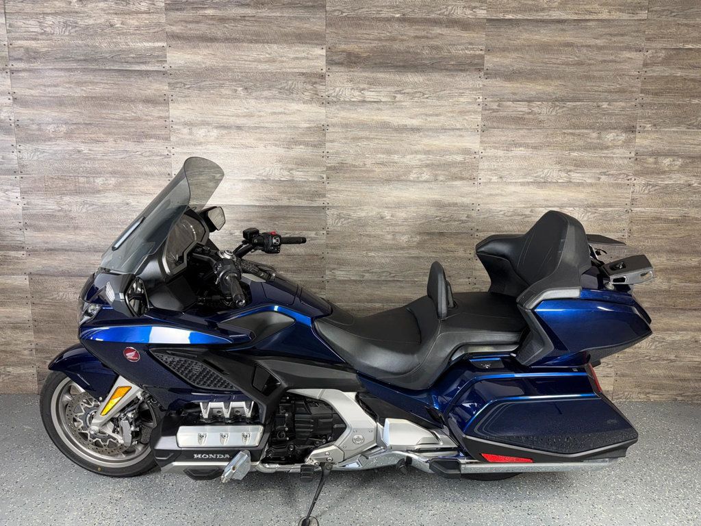 2018 Honda GL1800 Goldwing Tour DCT LOW MILES! - 23006450 - 10