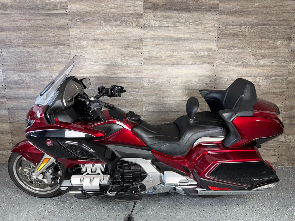 2018 Honda GL1800 Goldwing Tour DCT Airbag SUPER CLEAN! - 22976141 - 10