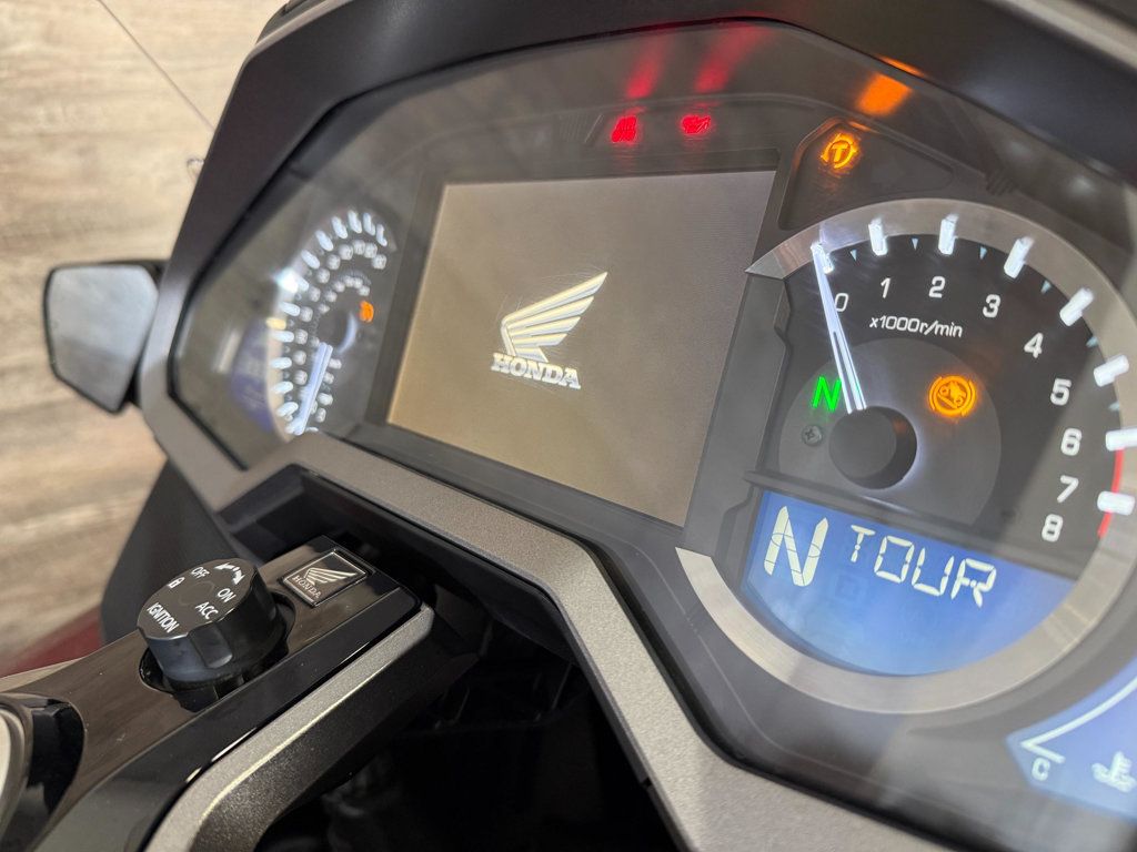 2018 Honda GL1800 Goldwing Tour DCT Airbag SUPER CLEAN! - 22976141 - 8