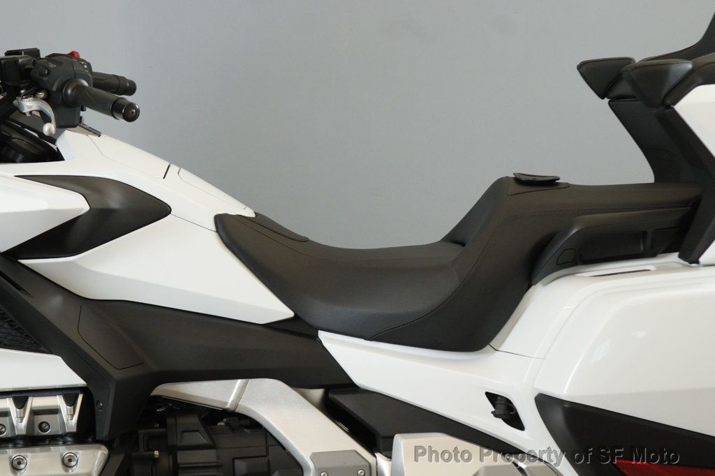 2018 Honda Gold Wing Tour Just 2500 MILES!! - 22844777 - 9