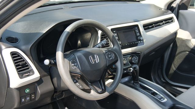 2018 Honda HR-V 3 MONTH WARRANTY , JUST SERVICED , VERY CLEAN INSIDE AND OUT  - 23063504 - 22
