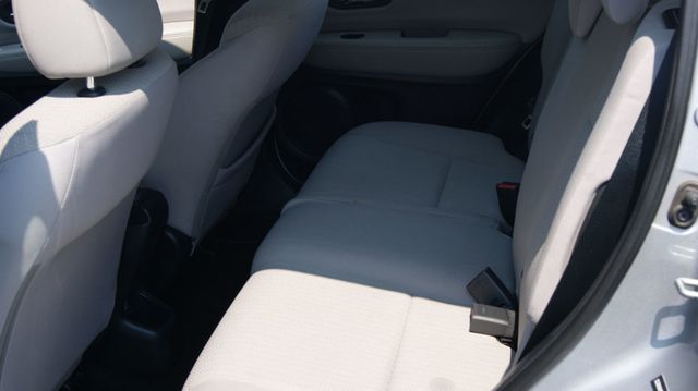 2018 Honda HR-V 3 MONTH WARRANTY , JUST SERVICED , VERY CLEAN INSIDE AND OUT  - 23063504 - 24