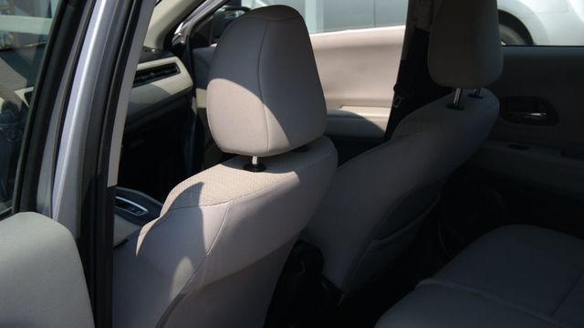 2018 Honda HR-V 3 MONTH WARRANTY , JUST SERVICED , VERY CLEAN INSIDE AND OUT  - 23063504 - 25