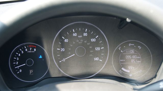 2018 Honda HR-V 3 MONTH WARRANTY , JUST SERVICED , VERY CLEAN INSIDE AND OUT  - 23063504 - 2