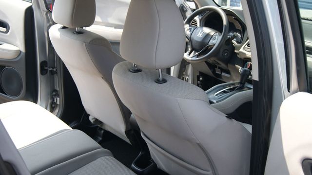 2018 Honda HR-V 3 MONTH WARRANTY , JUST SERVICED , VERY CLEAN INSIDE AND OUT  - 23063504 - 30