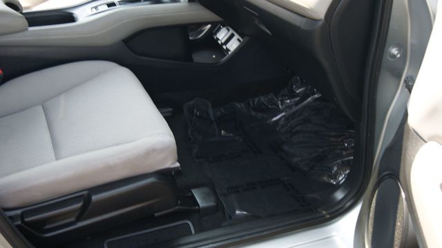 2018 Honda HR-V 3 MONTH WARRANTY , JUST SERVICED , VERY CLEAN INSIDE AND OUT  - 23063504 - 32