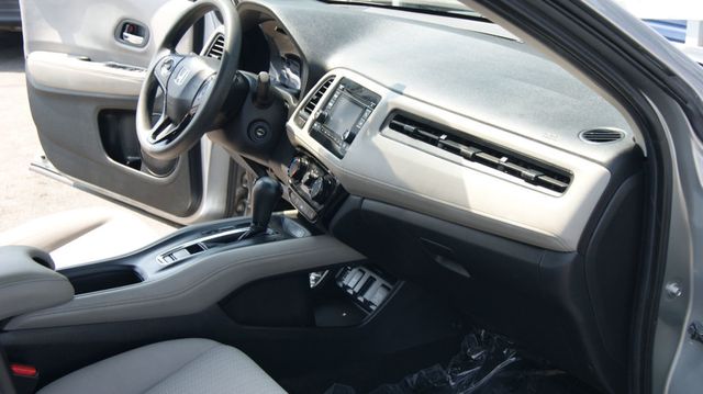 2018 Honda HR-V 3 MONTH WARRANTY , JUST SERVICED , VERY CLEAN INSIDE AND OUT  - 23063504 - 34