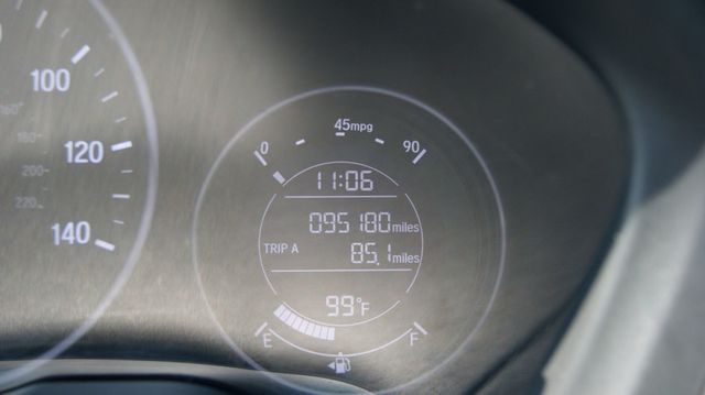 2018 Honda HR-V 3 MONTH WARRANTY , JUST SERVICED , VERY CLEAN INSIDE AND OUT  - 23063504 - 3