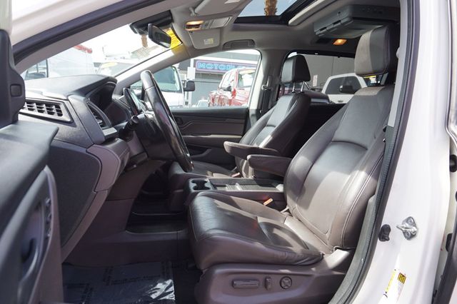 2018 Honda Odyssey EX-L, THIRD ROW SEATING, LEATHER SEATS, MOON ROOF, DVD SYSTEM  - 22989824 - 17