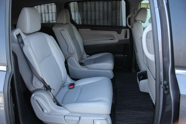 2018 Honda Odyssey EXL W/ DVD PLAYER, RES, NAVIGATION LEATHER, MOONROOF - 22934682 - 10
