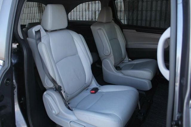 2018 Honda Odyssey EXL W/ DVD PLAYER, RES, NAVIGATION LEATHER, MOONROOF - 22934682 - 11