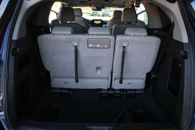 2018 Honda Odyssey EXL W/ MOONROOF, LEATHER INTERIOR W/ NEW BRAKE SERVICE - 22922324 - 31