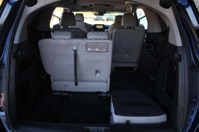 2018 Honda Odyssey EXL W/ MOONROOF, LEATHER INTERIOR W/ NEW BRAKE SERVICE - 22922324 - 32