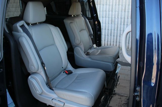 2018 Honda Odyssey EXL W/ MOONROOF, LEATHER W/ NEW BRAKE SERVICE - 22922324 - 10