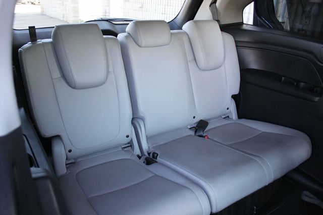 2018 Honda Odyssey EXL W/ MOONROOF, LEATHER W/ NEW BRAKE SERVICE - 22922324 - 11