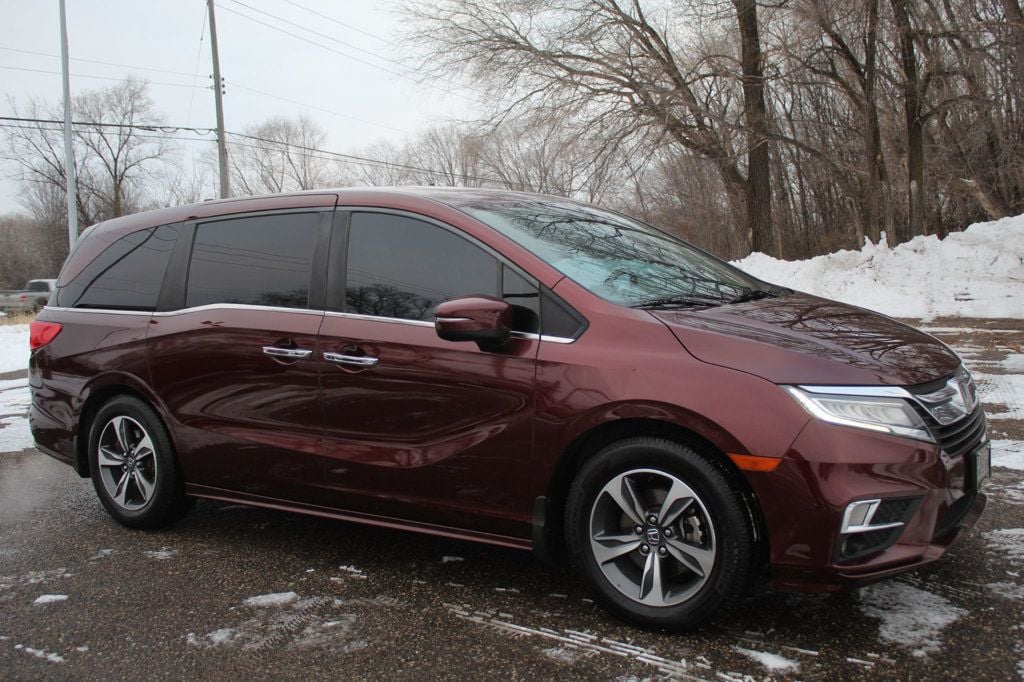 2018 Honda Odyssey Touring photo 1