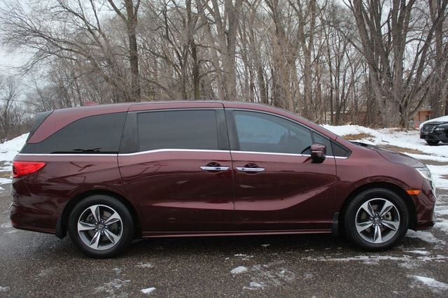 2018 Honda Odyssey Touring photo 3