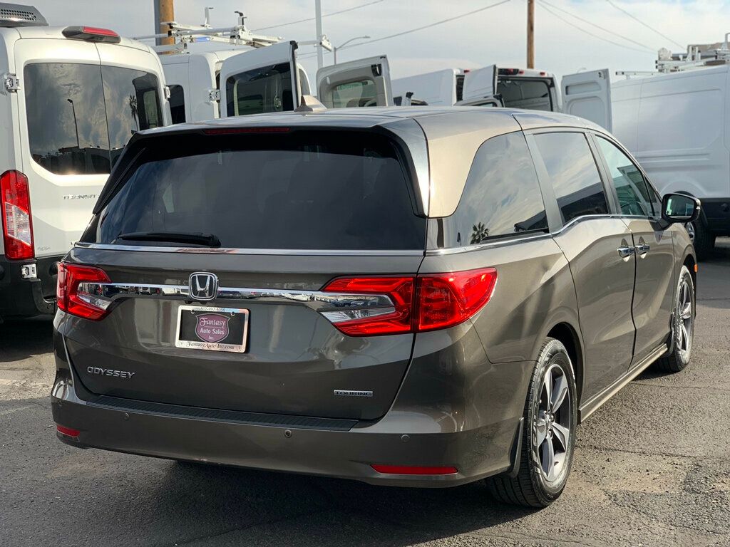 2018 Honda Odyssey Touring Automatic TV/DVD - 22946179 - 16