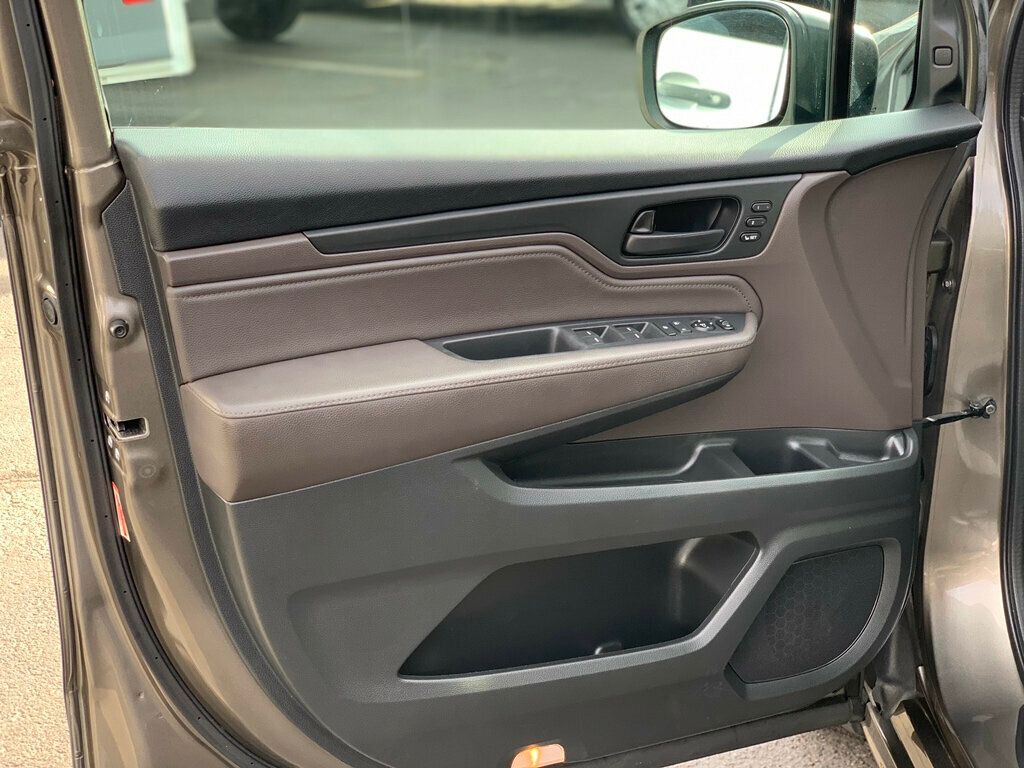 2018 Honda Odyssey Touring Automatic TV/DVD - 22946179 - 18