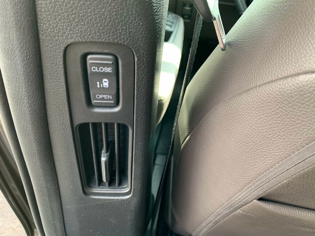 2018 Honda Odyssey Touring Automatic TV/DVD - 22946179 - 34